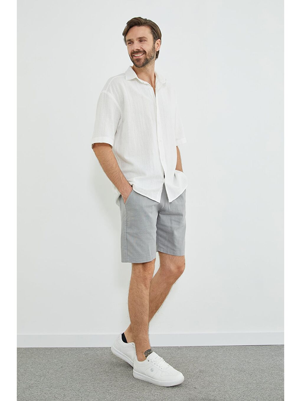 Gri Beli Bağlamalı Keten Görünümlü Şort-1