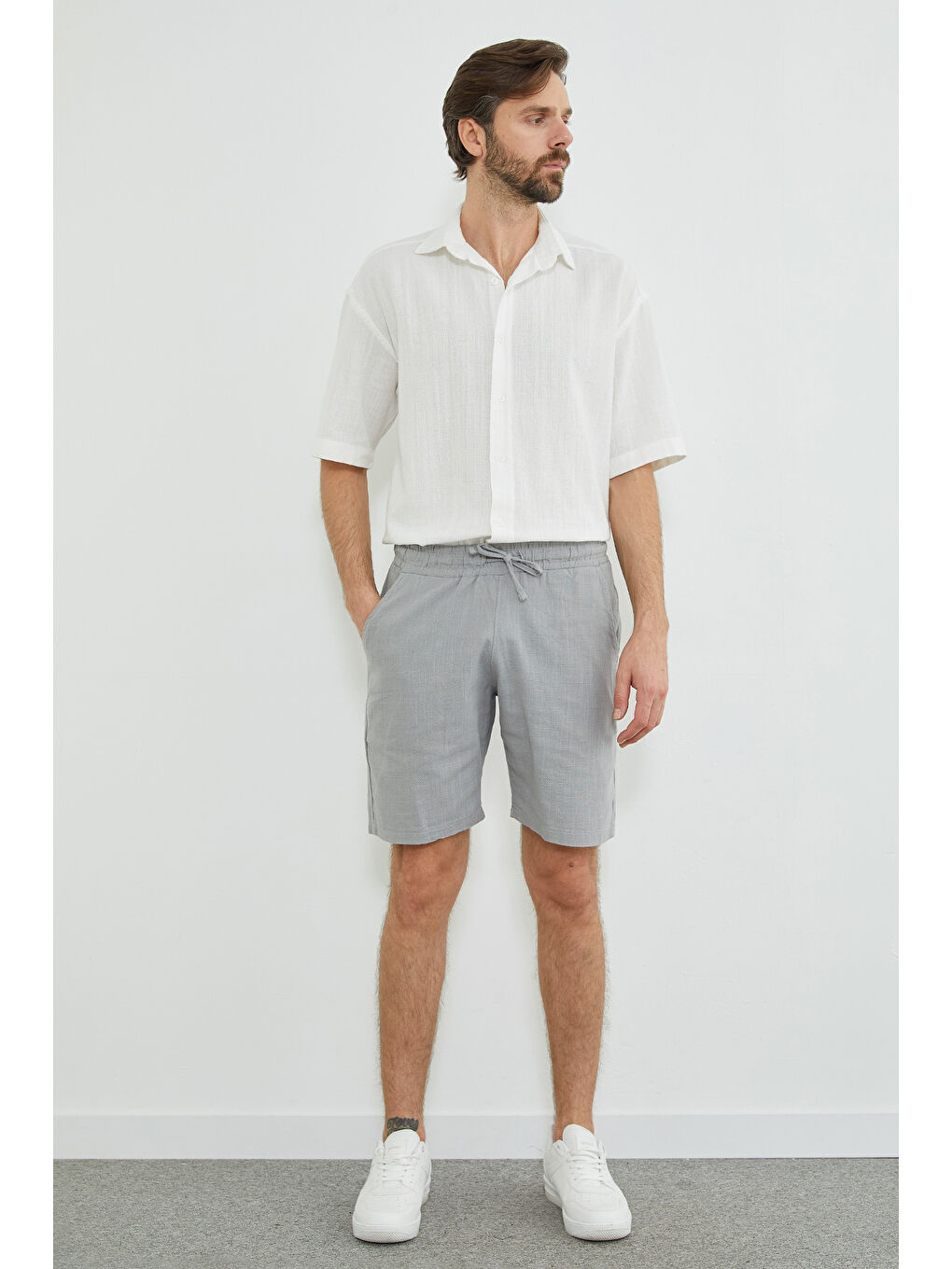 Gri Beli Bağlamalı Keten Görünümlü Şort-2