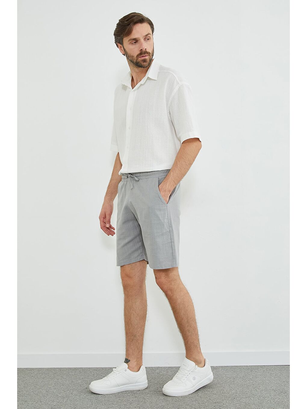 Gri Beli Bağlamalı Keten Görünümlü Şort-3