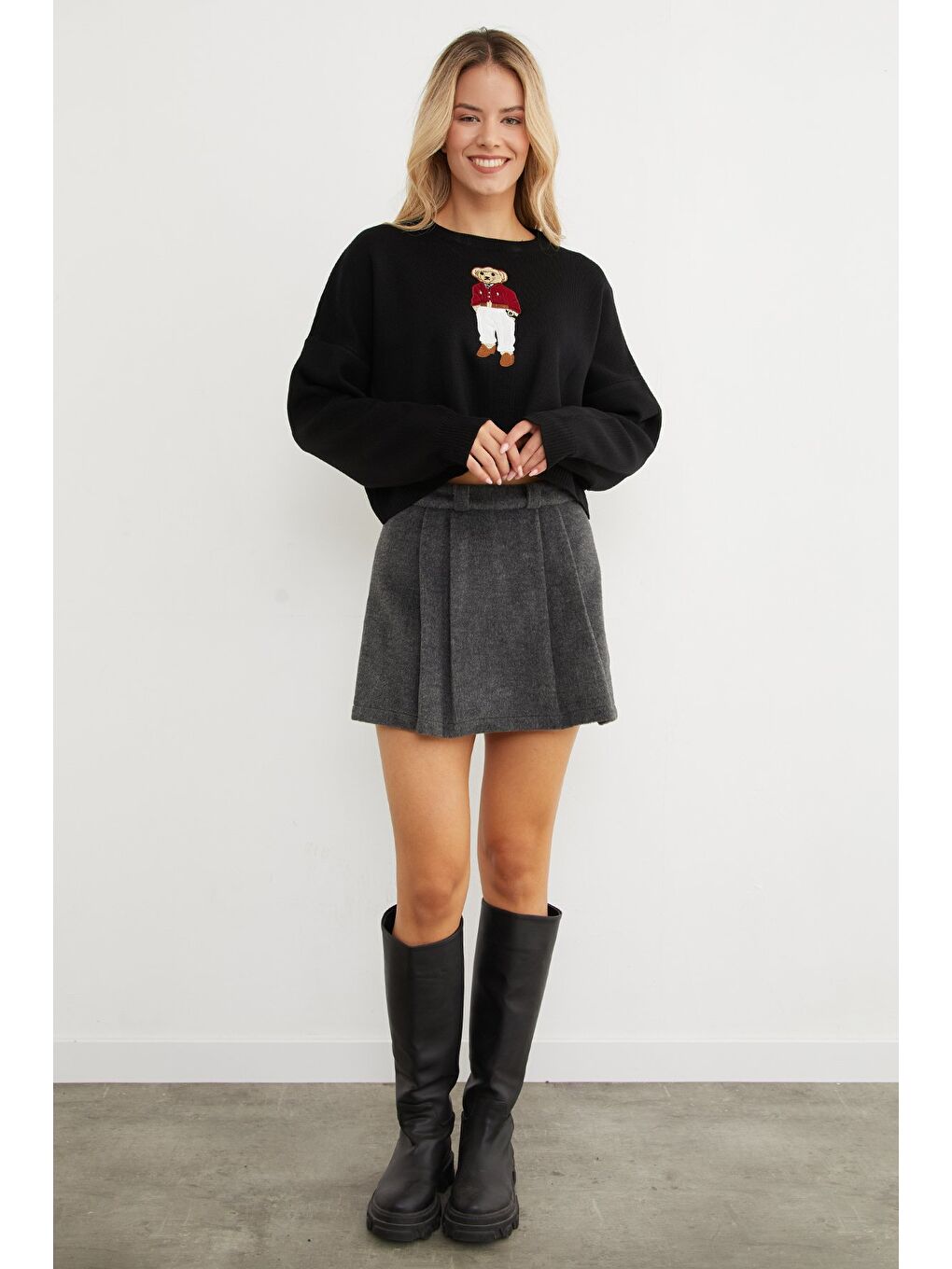 Siyah Ayıcık Nakışlı Oversize Crop Kazak-1