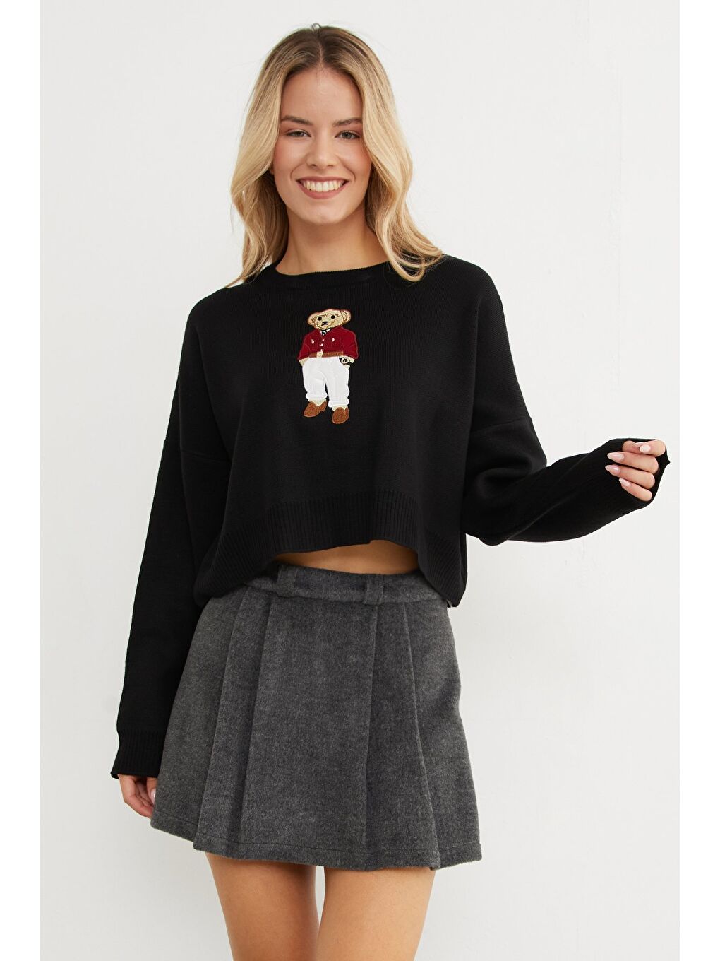 Siyah Ayıcık Nakışlı Oversize Crop Kazak-2