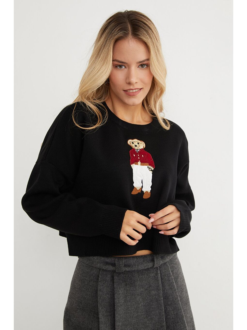 Siyah Ayıcık Nakışlı Oversize Crop Kazak-3