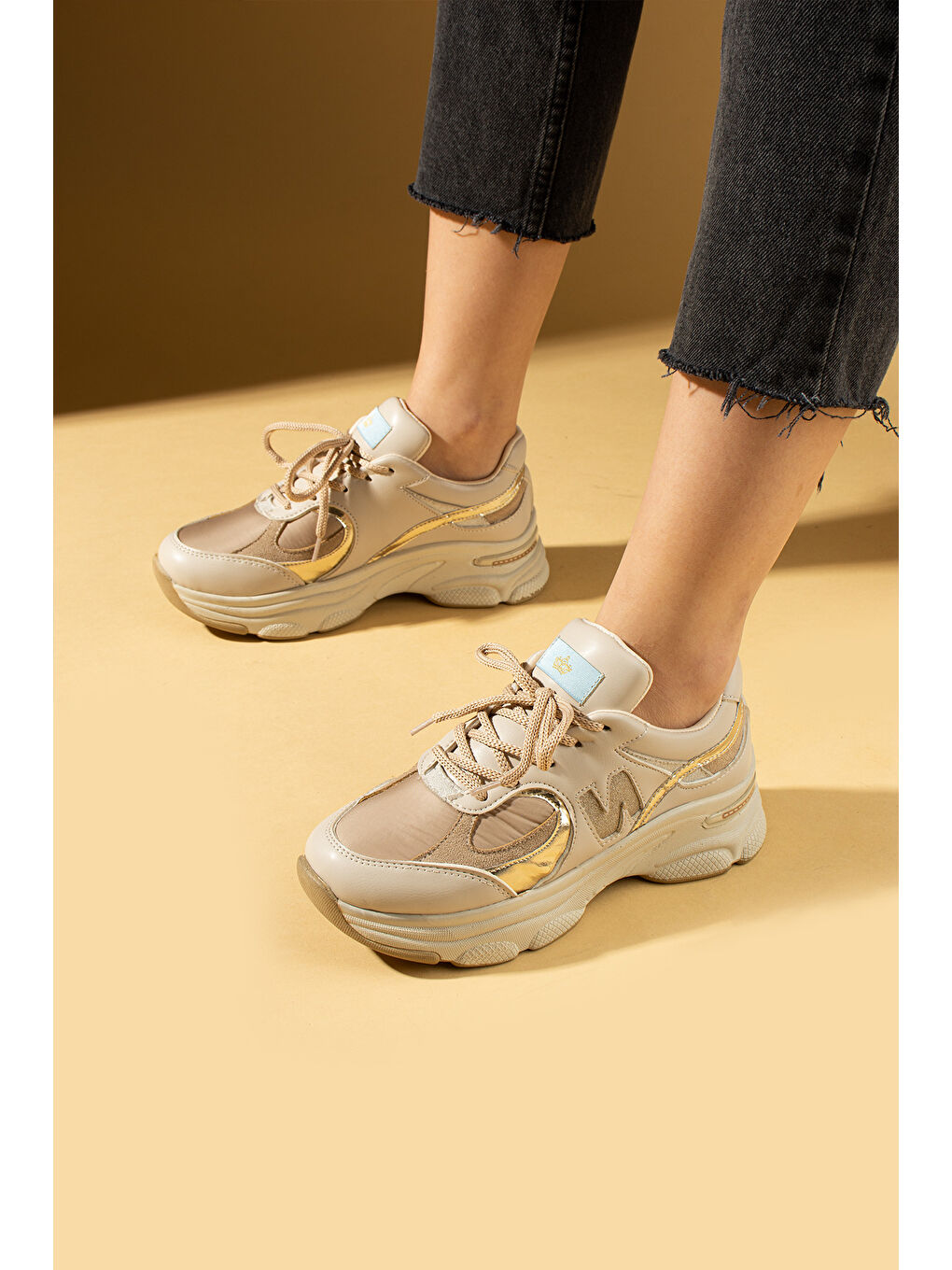 Bej Taş Detaylı Rahat Taban Bağcıklı Kadın Sneaker 36-874-25