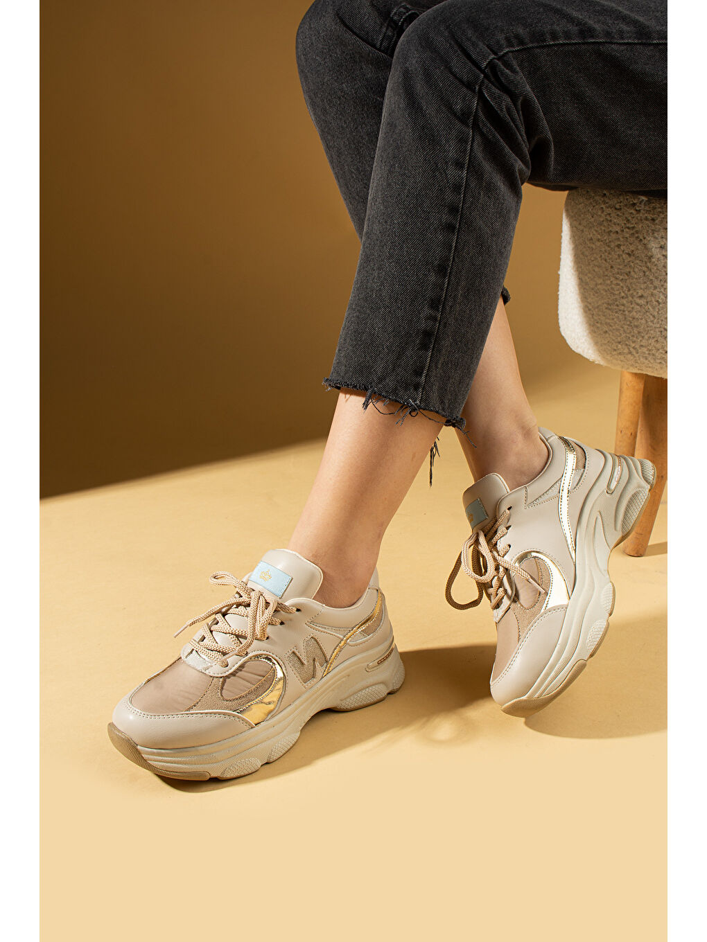 Bej Taş Detaylı Rahat Taban Bağcıklı Kadın Sneaker 36-874-25-1