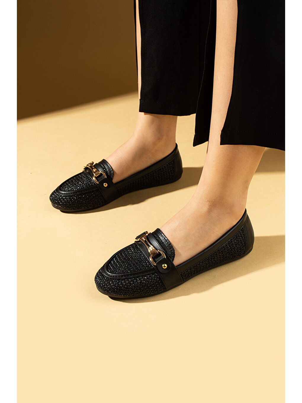 Siyah Hasır Görünümlü Tokalı Rahat Taban Kadın Babet 016-0900-25Hasır