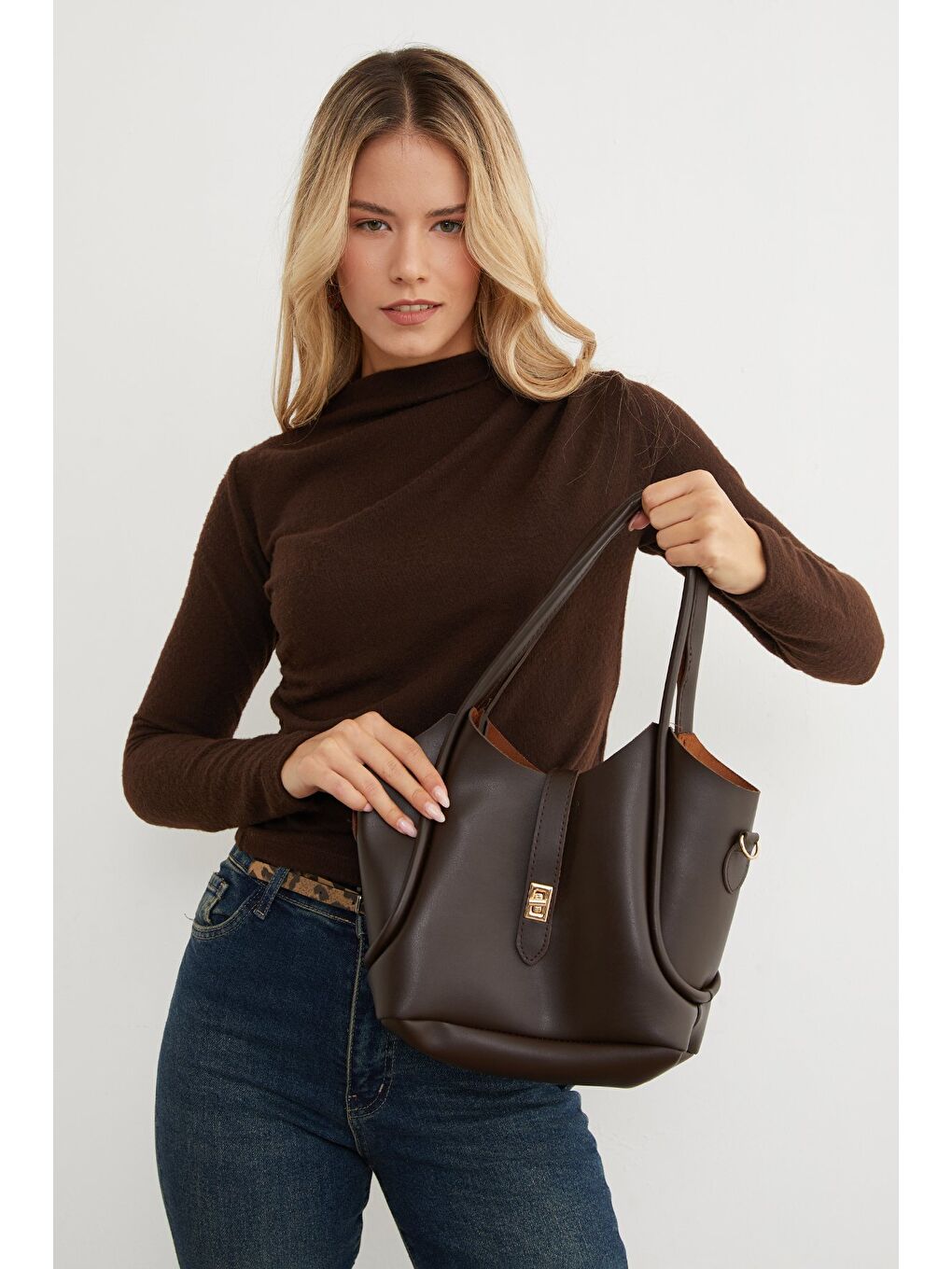 Kahverengi Yanı Drapeli Dik Yaka Triko Bluz-2