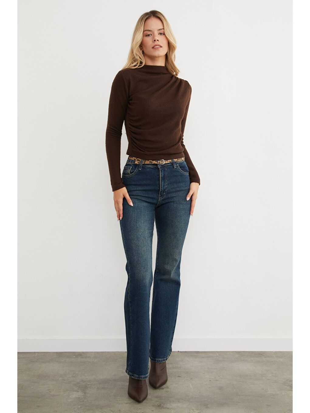 Kahverengi Yanı Drapeli Dik Yaka Triko Bluz-3