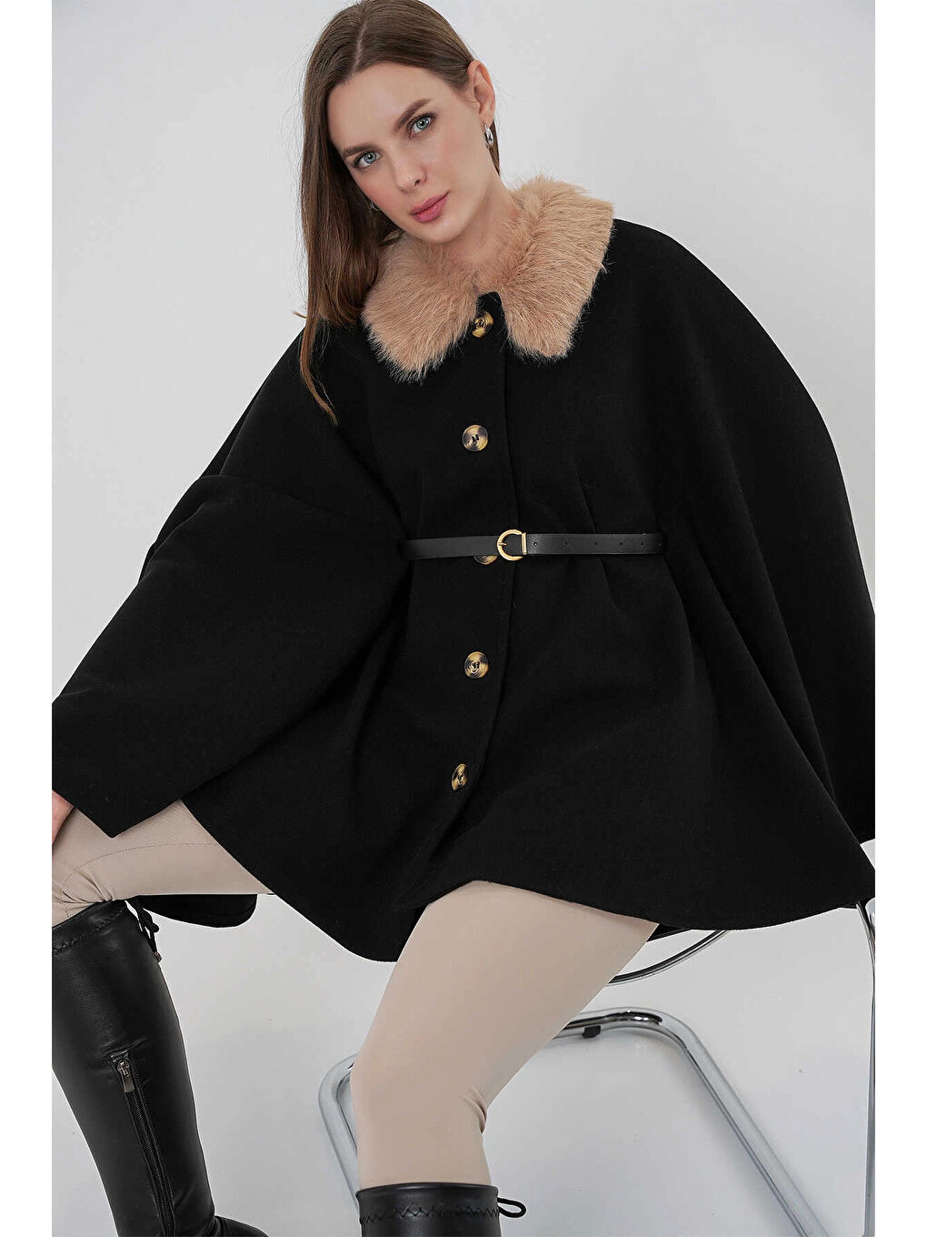 Kadın Siyah Yakası Kürklü Düğmeli Kemerli Kaşe Panço HZL25W-BD191651-2