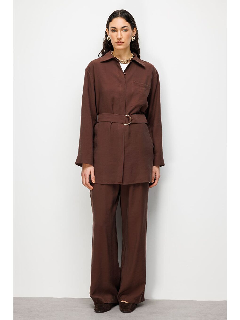 Kemer Detaylı Kahverengi Tunik