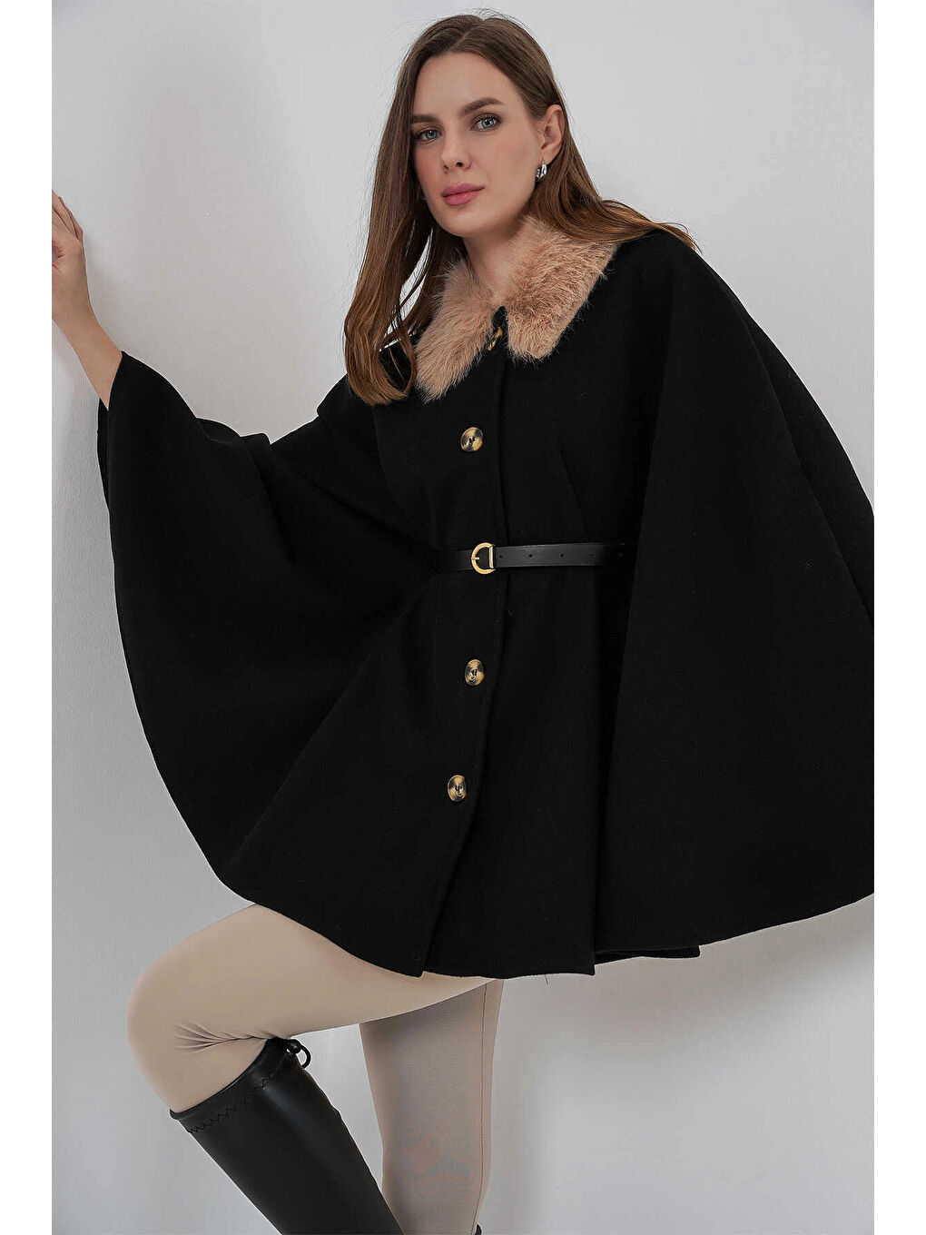 Kadın Siyah Yakası Kürklü Düğmeli Kemerli Kaşe Panço HZL25W-BD191651-4