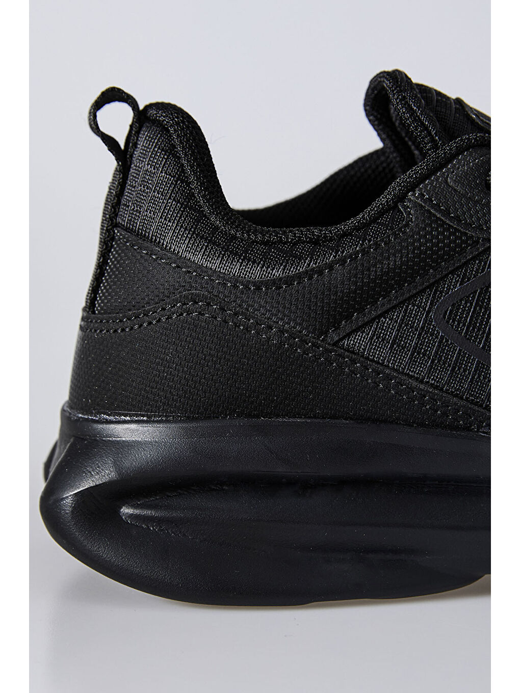 Siyah Yüksek Tabanlı Bağcıklı Fileli Nefes Alan Erkek Spor Ayakkabı -89128-4