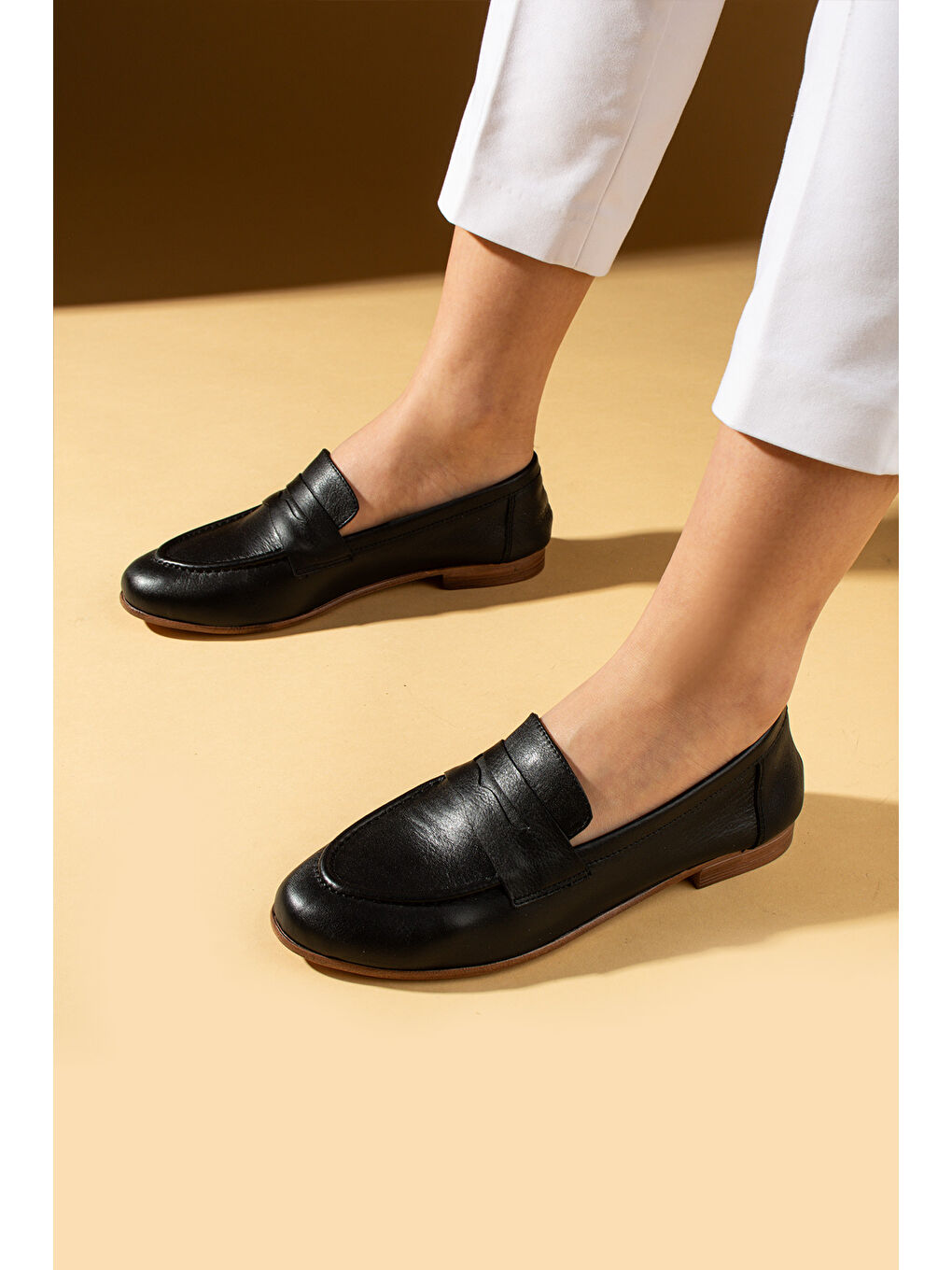 Siyah Hakiki Deri Rahat Kalıp Kadın Babet 017-078-25-1