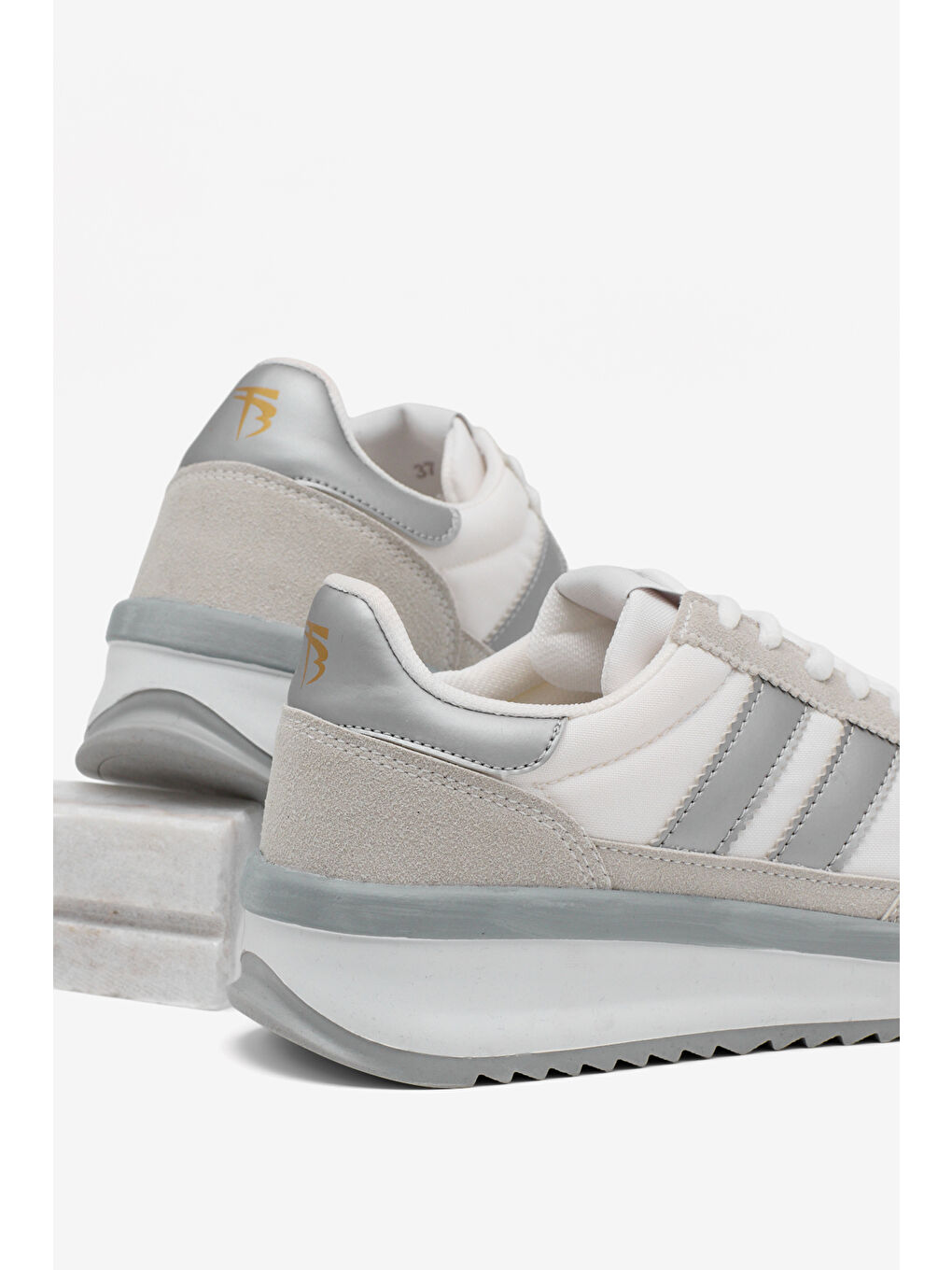 Unisex Gri Gümüş Termo Taban Çift Şeritli Bağcıklı Spor Ayakkabı-4