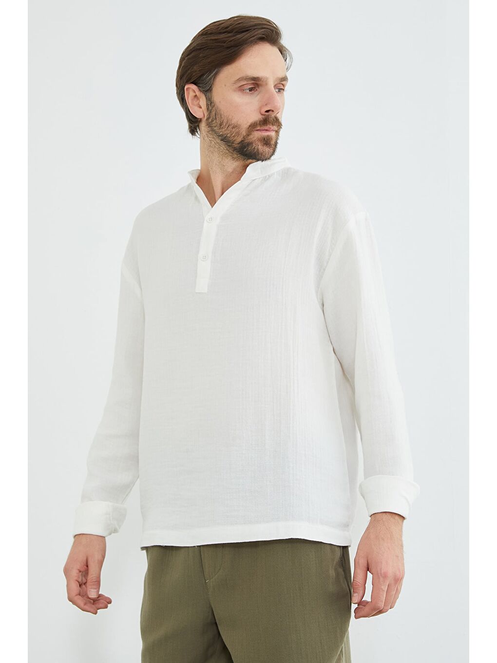 Ekru Yarım Düğmeli Hakim Yaka Müslin Kumaş Gömlek-1