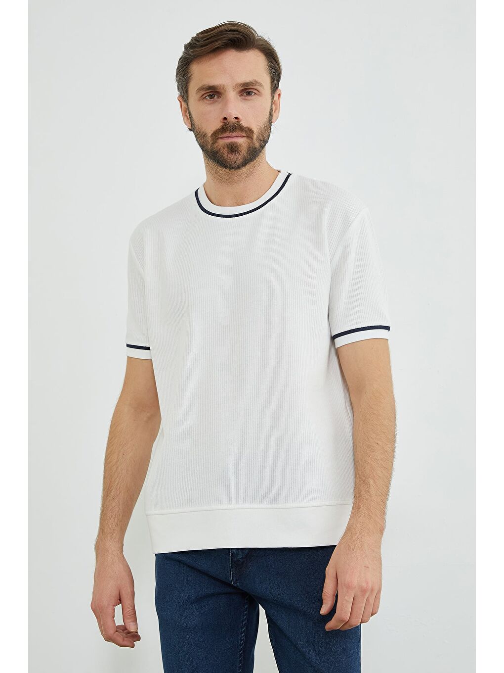 Beyaz Çizgili Bisiklet Yaka Triko Tişört-2