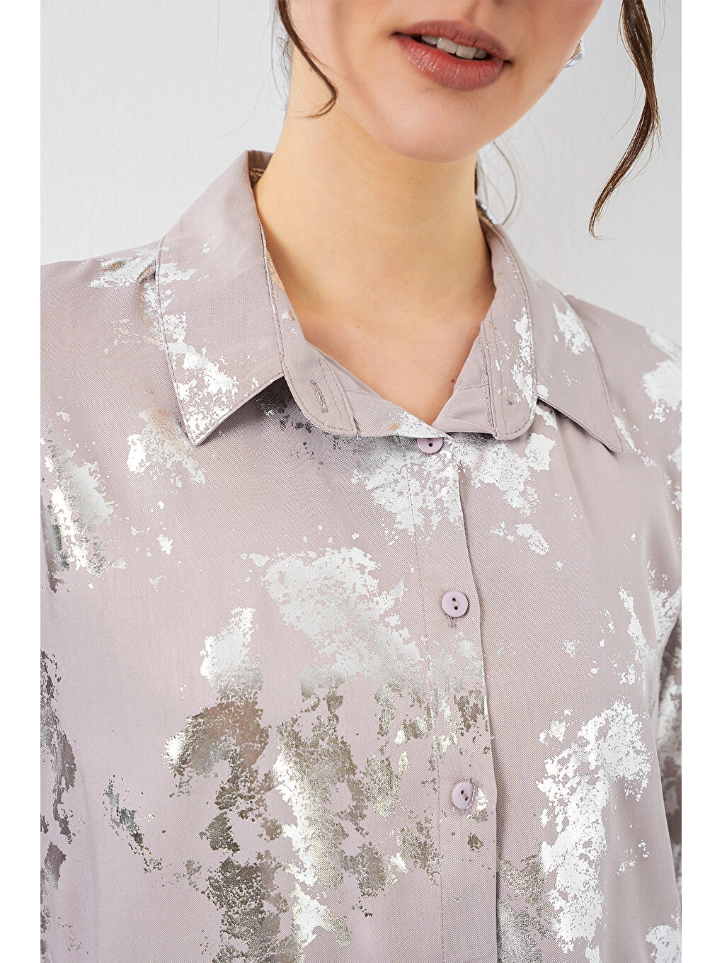 Gri Kadın Varak Desenli Gömlek 20253 - Gümüş-3