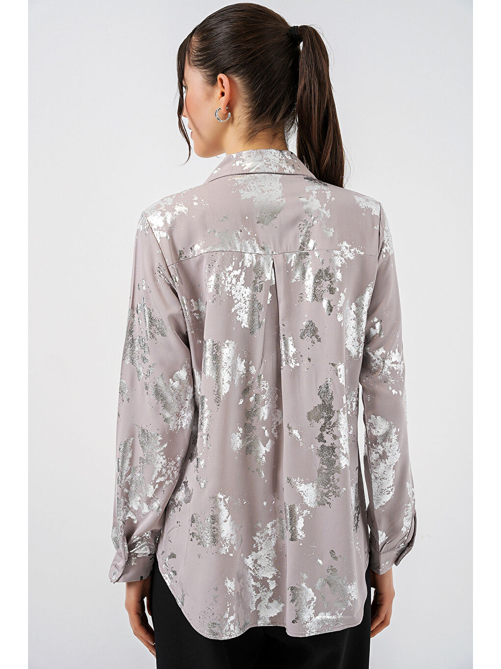 Gri Kadın Varak Desenli Gömlek 20253 - Gümüş-4