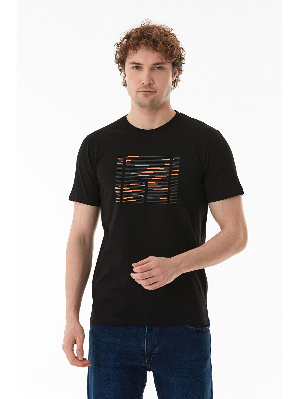 Siyah Kabartma Baskılı Bisiklet Yaka Tişört