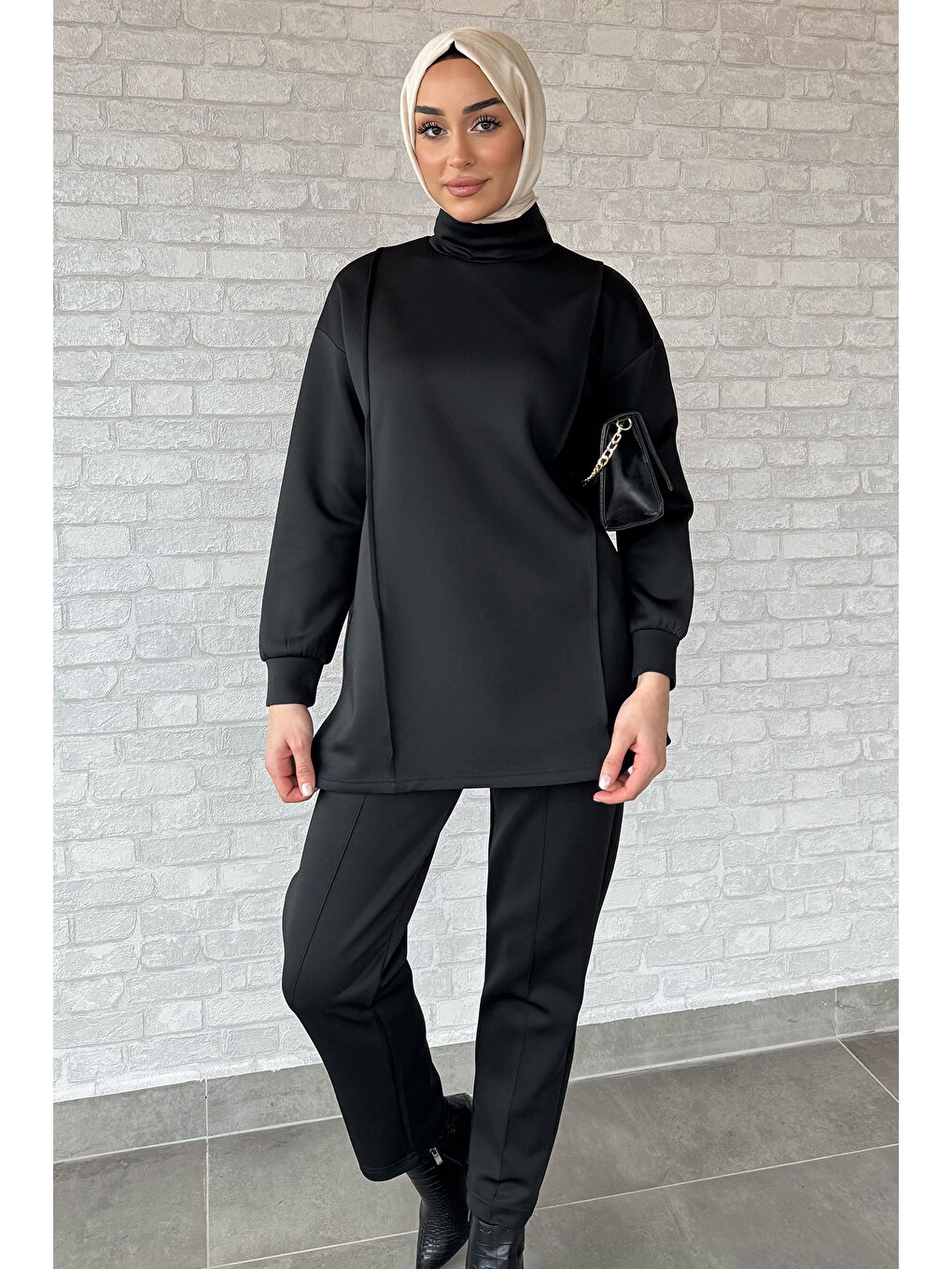 Siyah Yarım Balıkçı Yaka Tunik Pantolon İkili Tesettür Takım-1