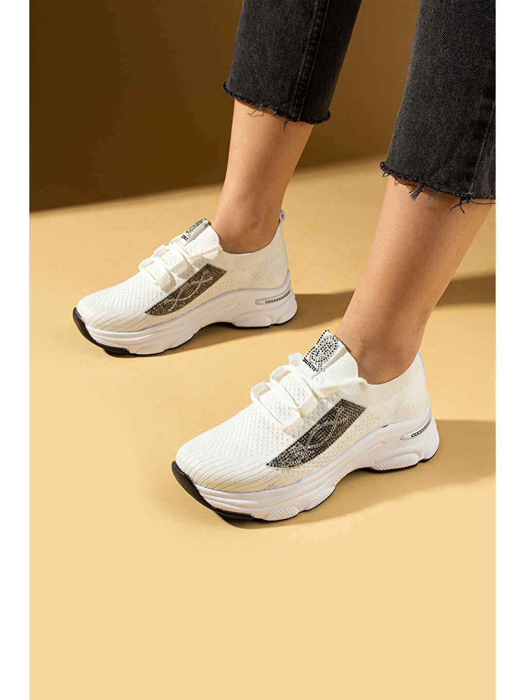 Beyaz Taş Detaylı Bağcıklı Triko Rahat Taban Kadın Sneakers 36-871-25
