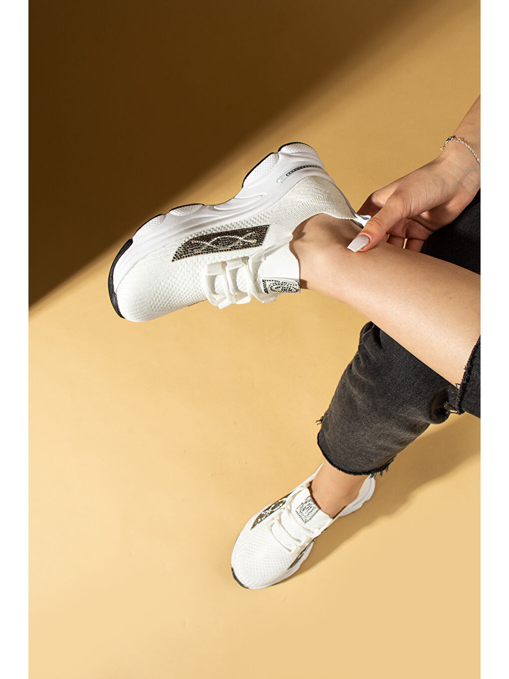 Beyaz Taş Detaylı Bağcıklı Triko Rahat Taban Kadın Sneakers 36-871-25-2
