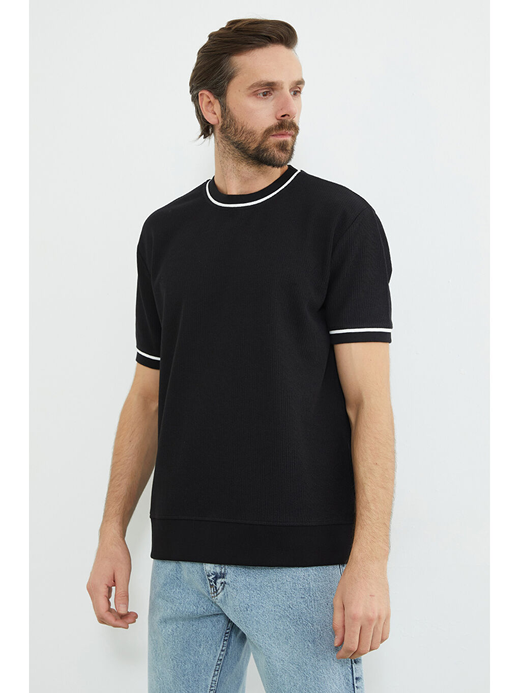 Siyah Çizgili Bisiklet Yaka Triko Tişört-1