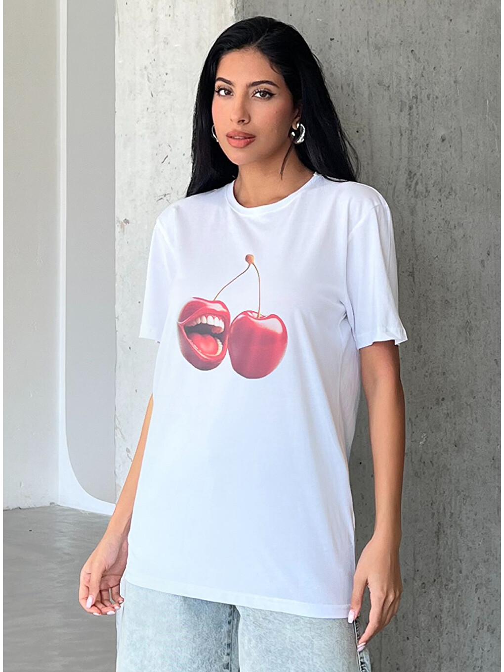 Beyaz Kiraz Baskılı Yapay Zeka Tasarımı Penye Oversize %100 Pamuk Kadın Tişört @BlahxAi-1