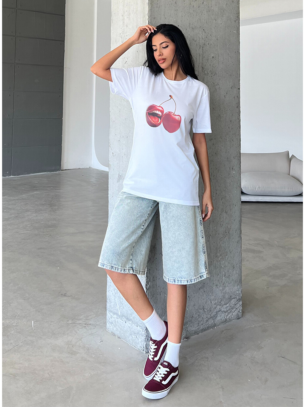 Beyaz Kiraz Baskılı Yapay Zeka Tasarımı Penye Oversize %100 Pamuk Kadın Tişört @BlahxAi-2