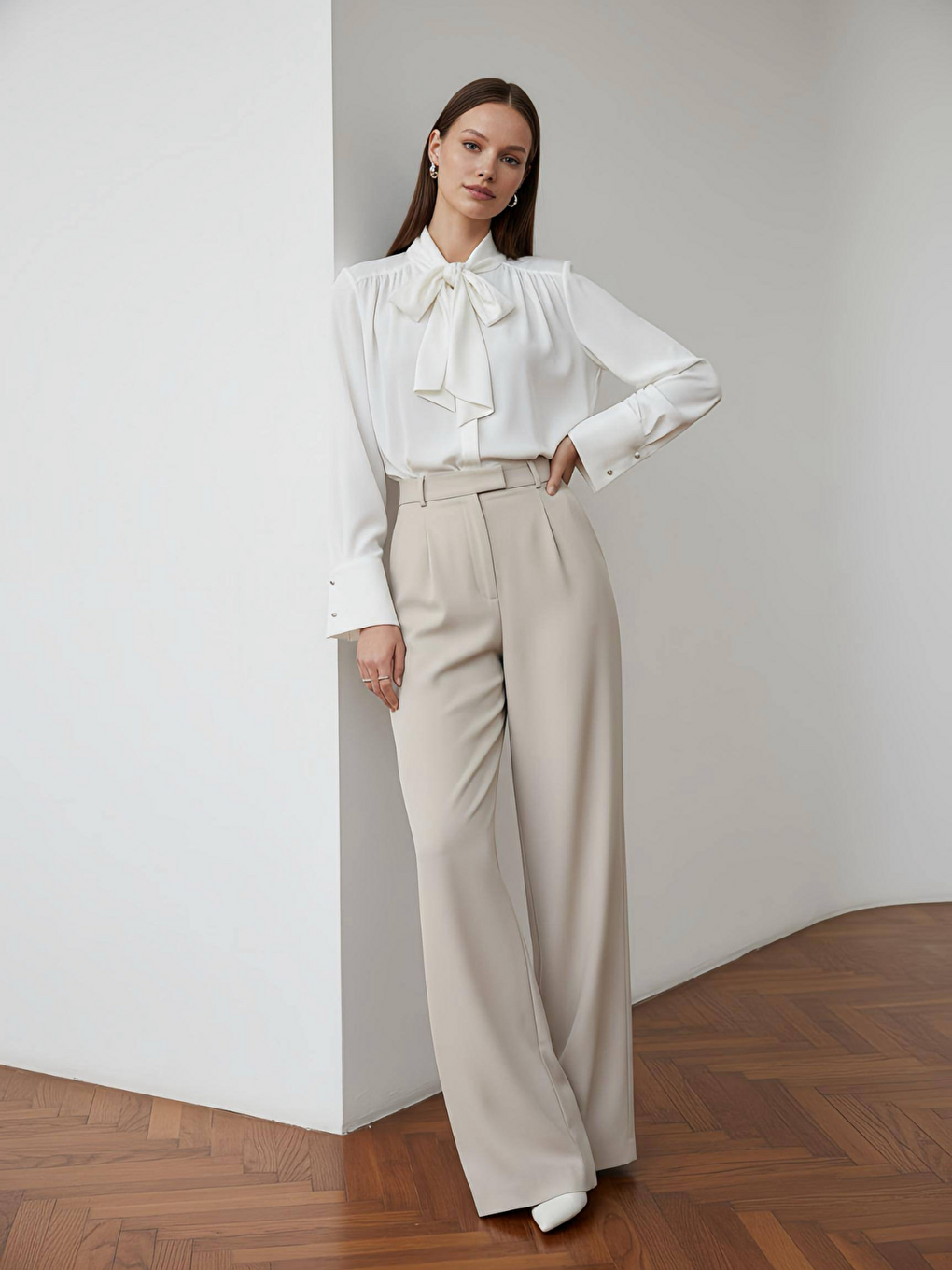 Beyaz Pile Detaylı ParisFular Yaka Gömlek