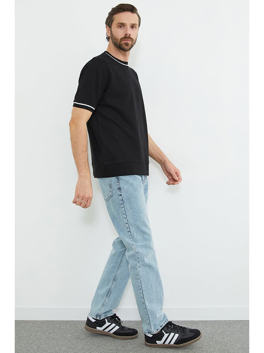 Siyah Çizgili Bisiklet Yaka Triko Tişört-3