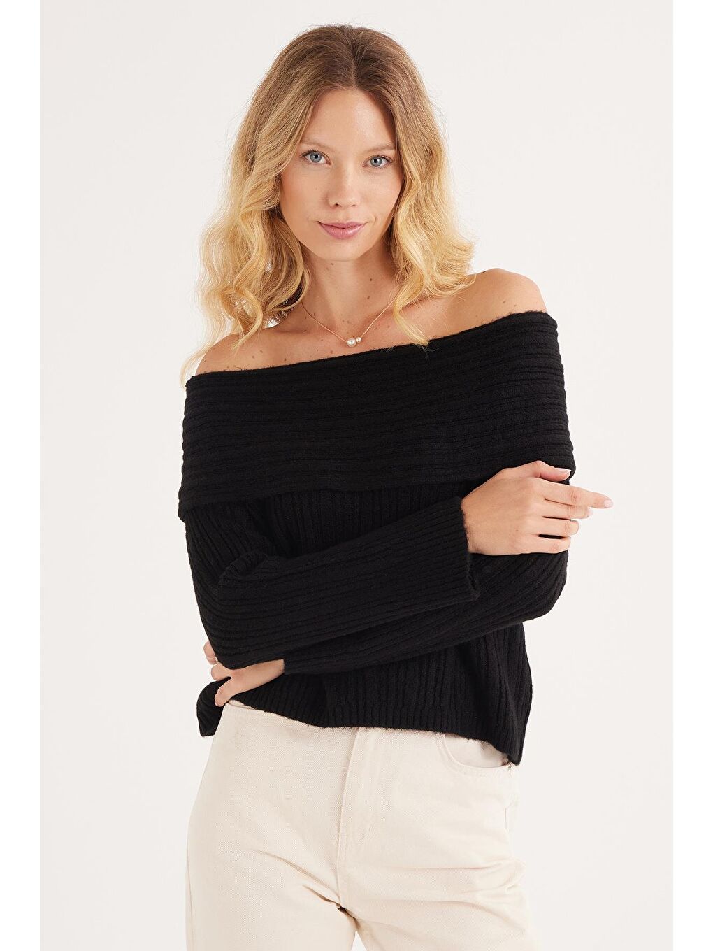 Kadın Regular Fit Klasik Kesim Uzun Kollu Omzu Açık Siyah Kazak-1