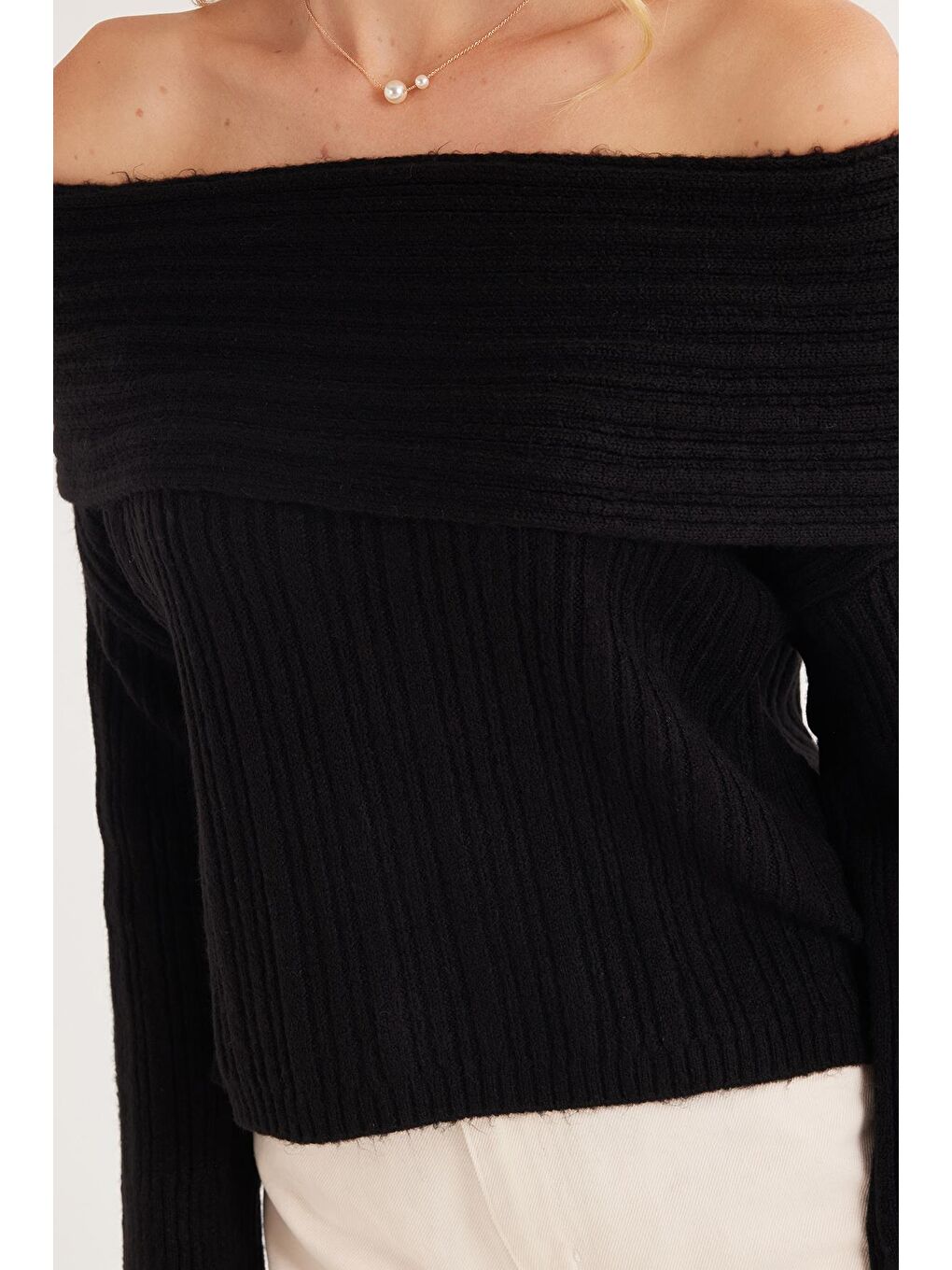 Kadın Regular Fit Klasik Kesim Uzun Kollu Omzu Açık Siyah Kazak-2