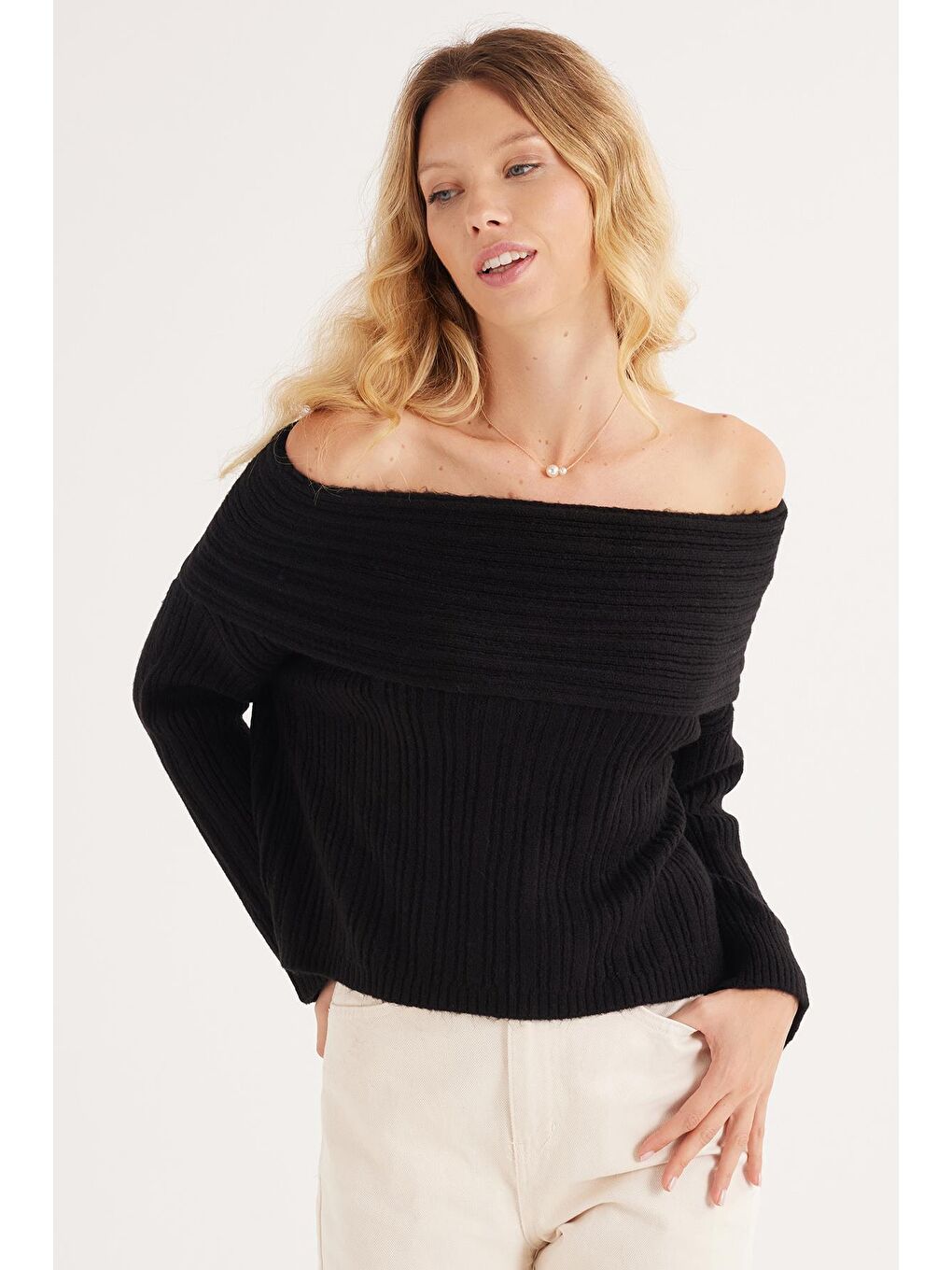 Kadın Regular Fit Klasik Kesim Uzun Kollu Omzu Açık Siyah Kazak-4