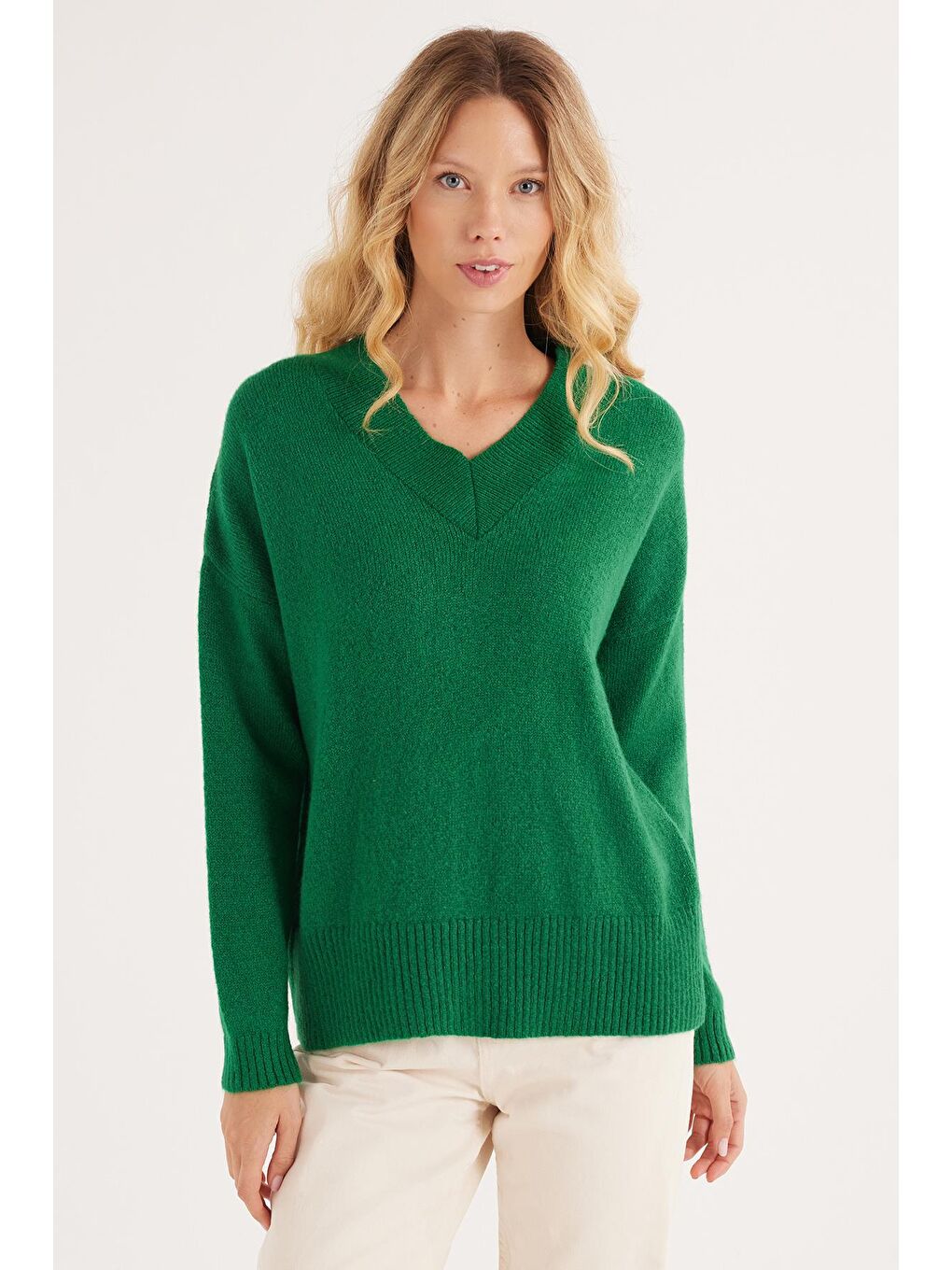 Kadın Slim Fit Dar Kesim V Yaka Yeşil Kazak-3