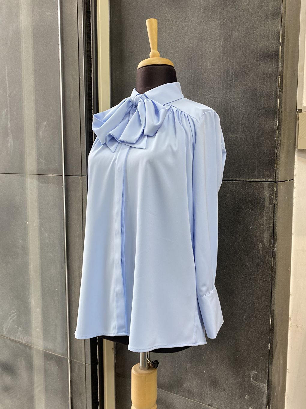 Mavi Pile Detaylı ParisFular Yaka Gömlek-1