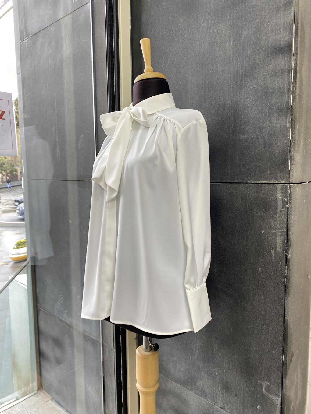 Beyaz Pile Detaylı ParisFular Yaka Gömlek-2