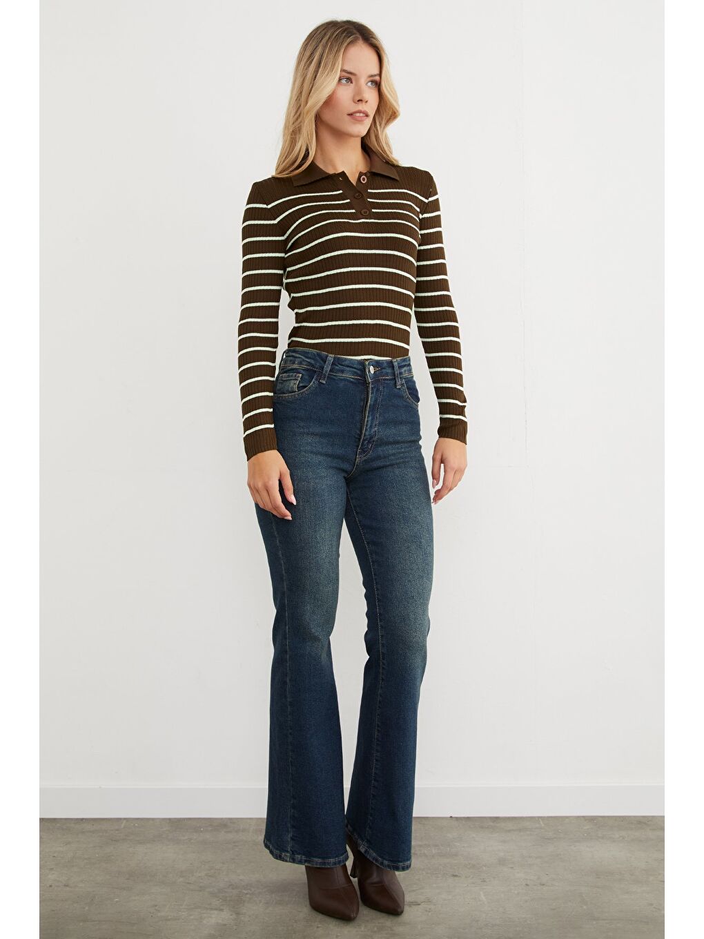 Kahverengi Çizgili Polo Yaka Yarım Düğmeli Triko Kazak-1