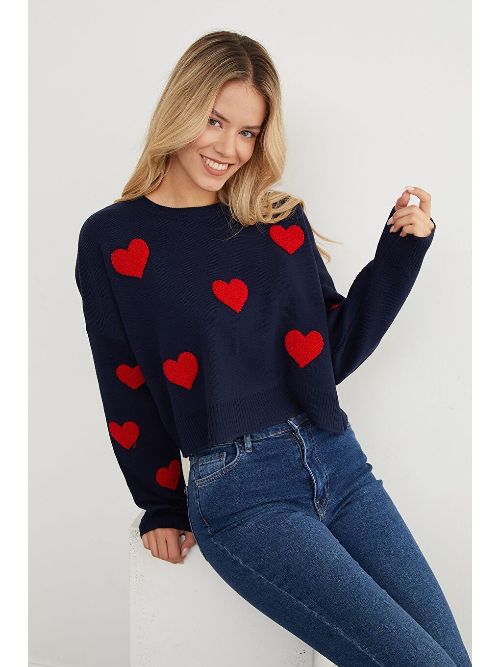 Lacivert Kalp Nakışlı Crop Triko Kazak-1