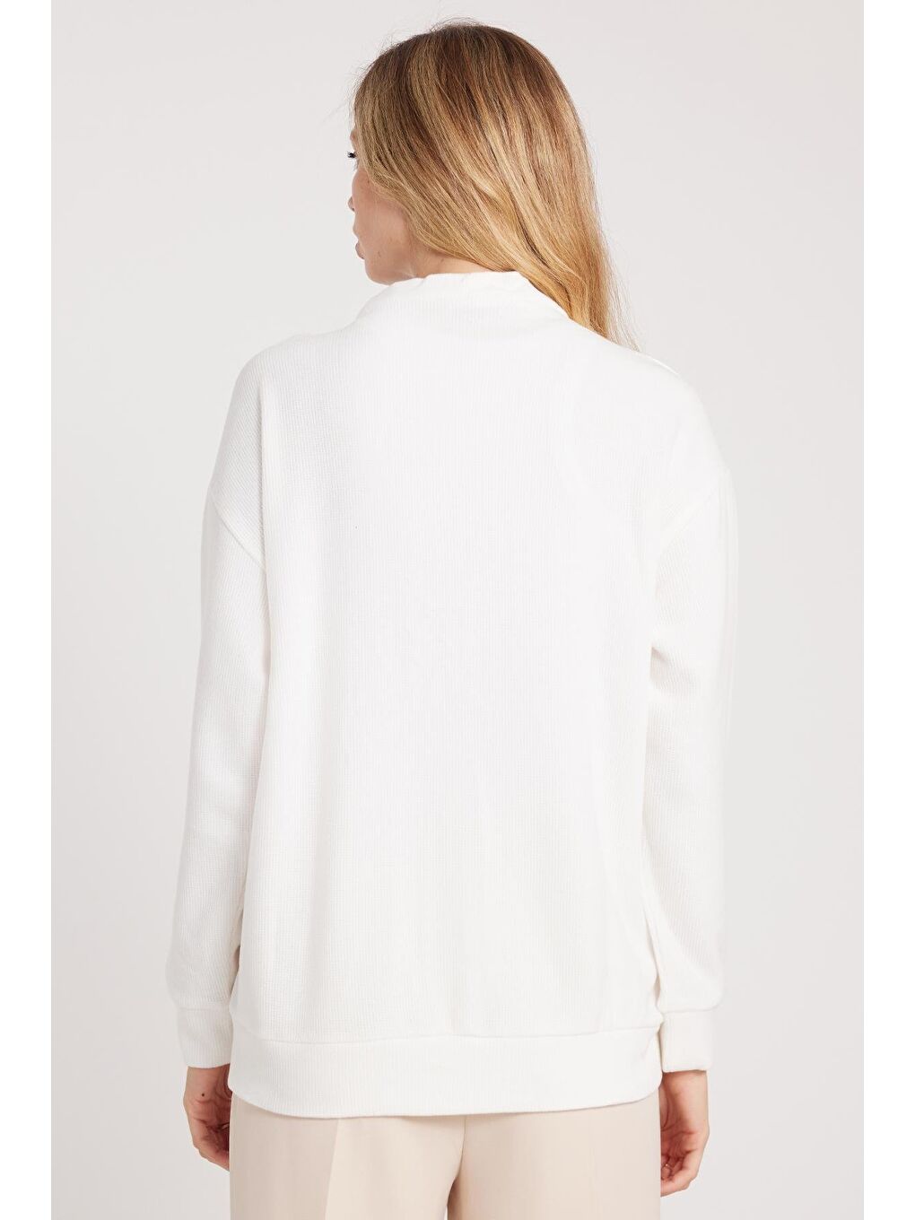 Kadın Relax Fit Rahat Kesim Örme Kumaş Çift Cepli V Yaka Ekru Hırka-5