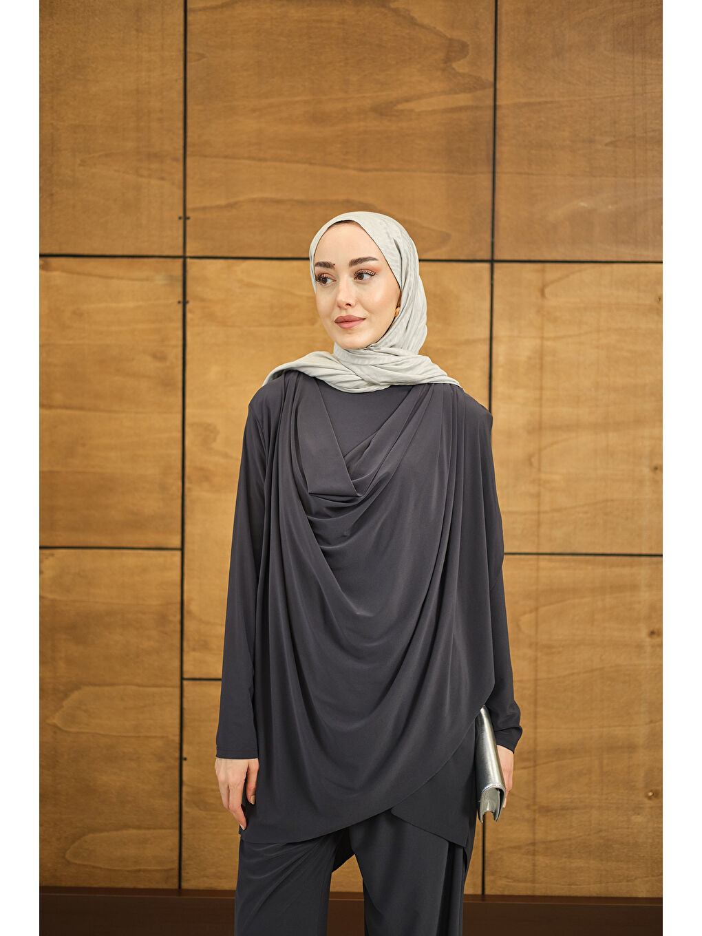 Kadın Regular Sıfır Yaka Arka Kesik Detay Takım Gri-1