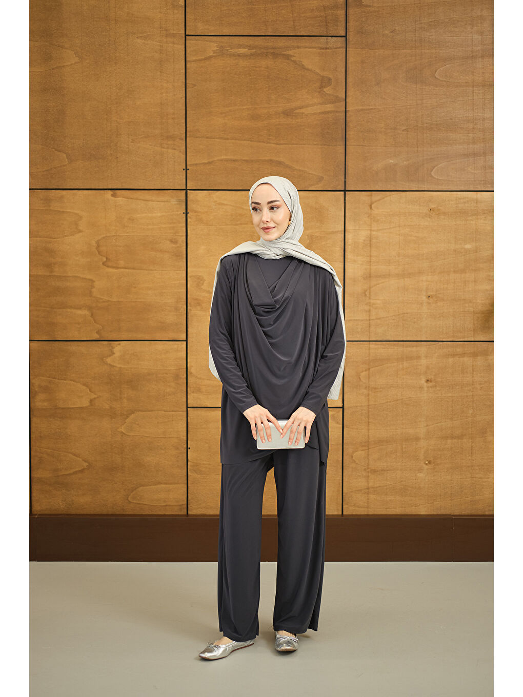 Kadın Regular Sıfır Yaka Arka Kesik Detay Takım Gri-2