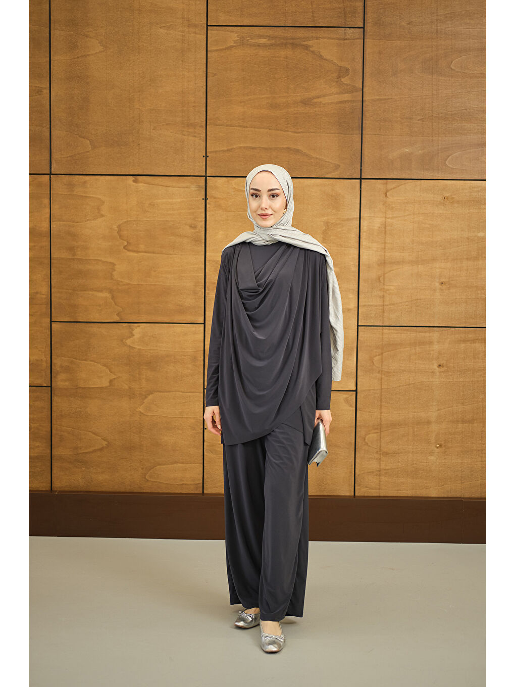 Kadın Regular Sıfır Yaka Arka Kesik Detay Takım Gri-3