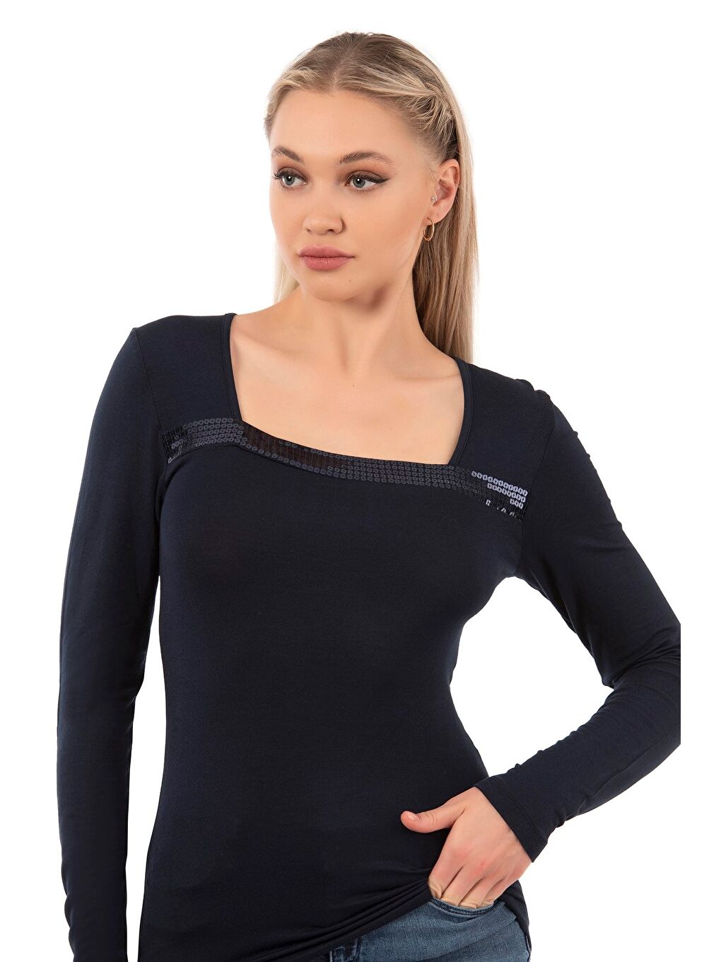 Kadın Viskon Pul Nakışlı Uzun Kol Bluz | Lacivert 7429-1