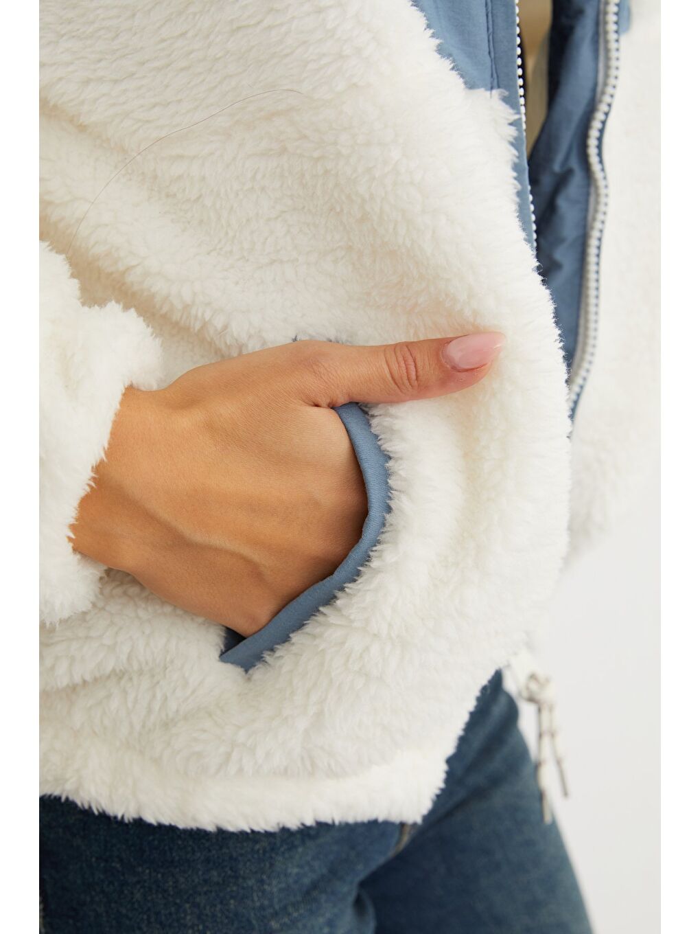 İndigo Yazı Nakışlı Fleto Cepli Dik Yaka Pelüş Mont-3