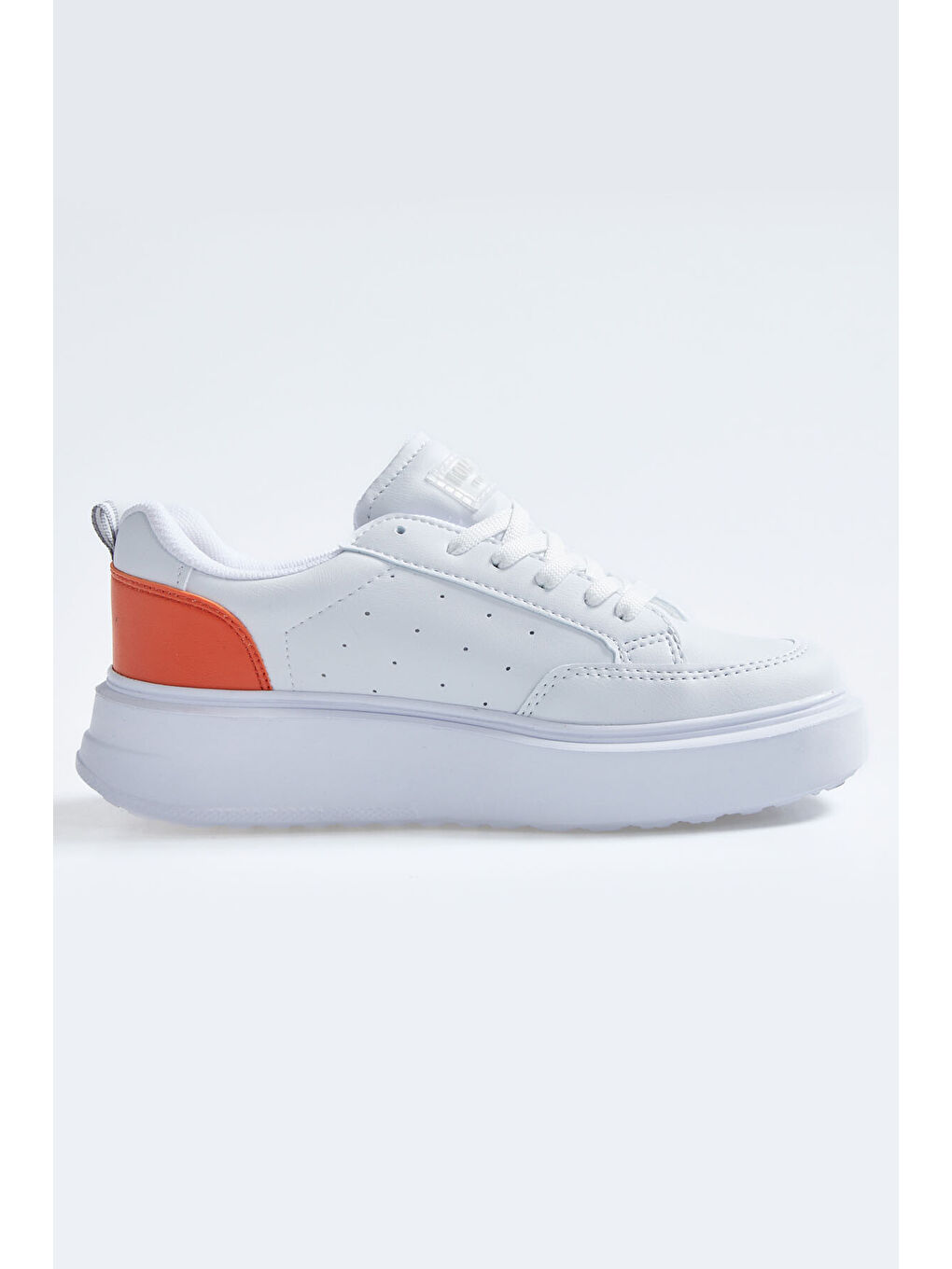 Beyaz - Kiremit Bağcıklı Rahat Kalıp Kadın Spor Ayakkabı - 89105