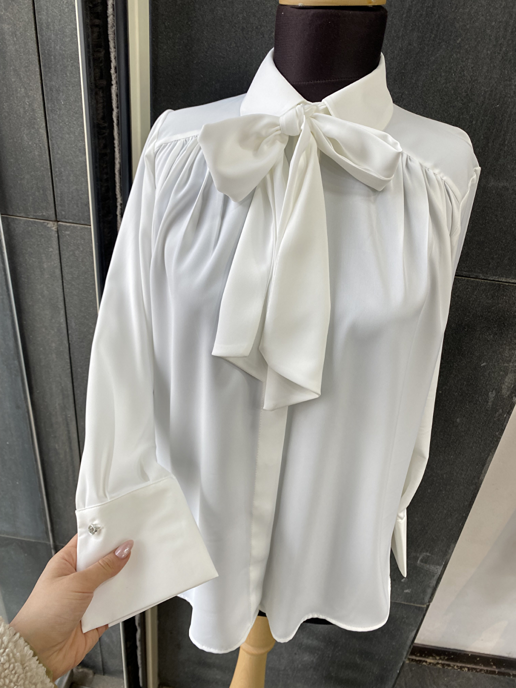 Beyaz Pile Detaylı ParisFular Yaka Gömlek-4