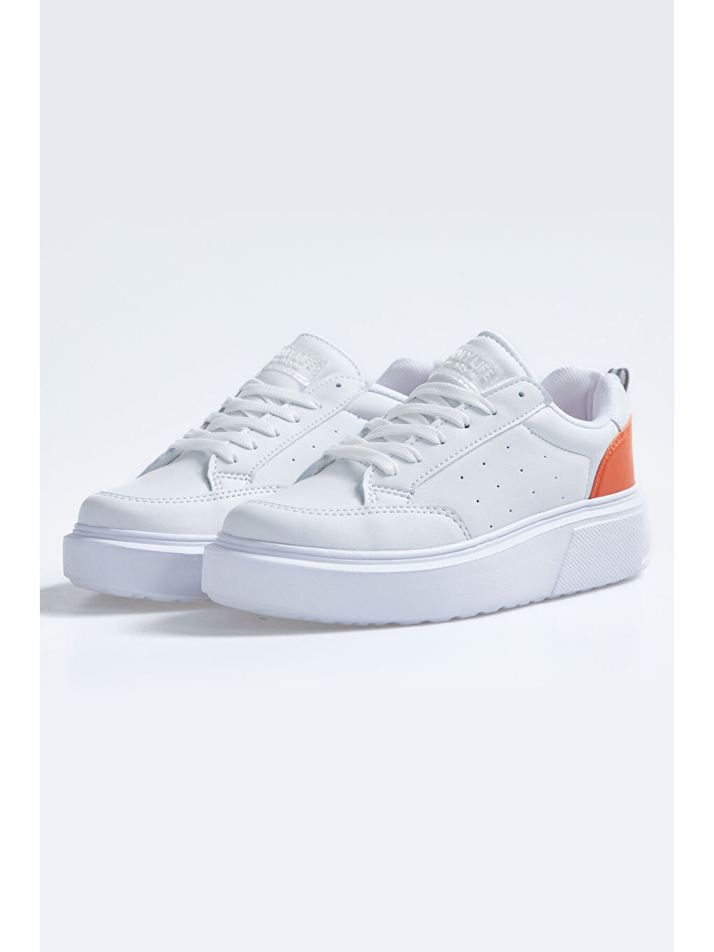 Beyaz - Kiremit Bağcıklı Rahat Kalıp Kadın Spor Ayakkabı - 89105-1