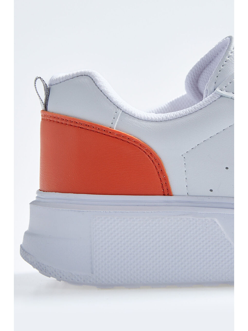 Beyaz - Kiremit Bağcıklı Rahat Kalıp Kadın Spor Ayakkabı - 89105-3