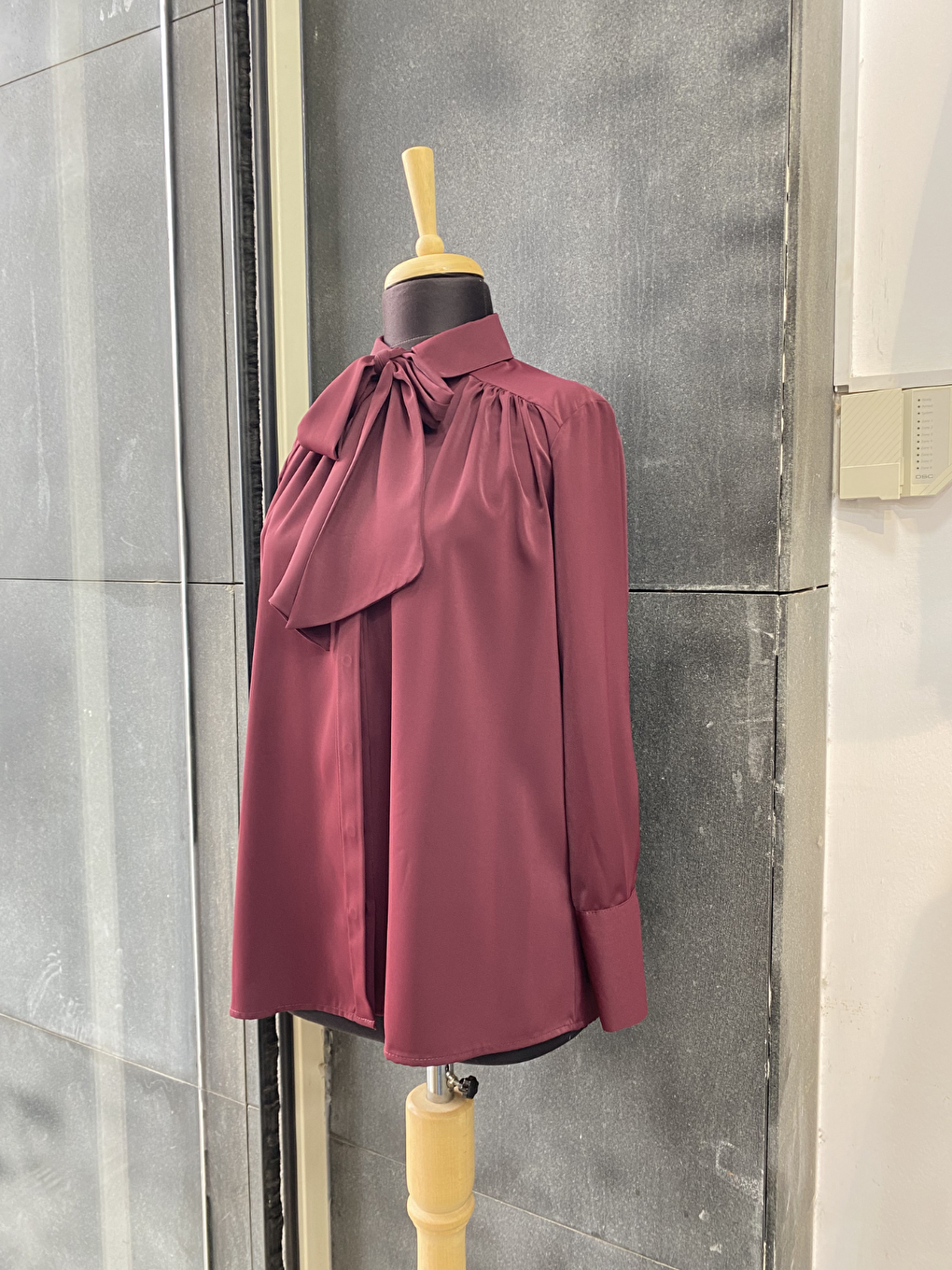 Bordo Pile Detaylı ParisFular Yaka Gömlek-3