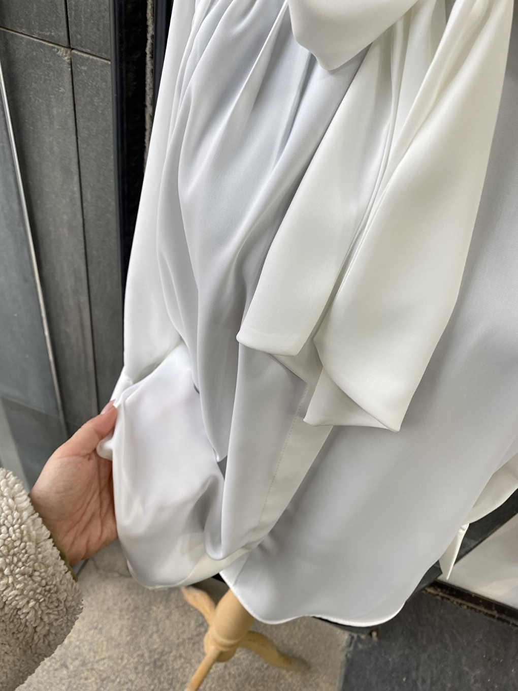 Beyaz Pile Detaylı ParisFular Yaka Gömlek-5